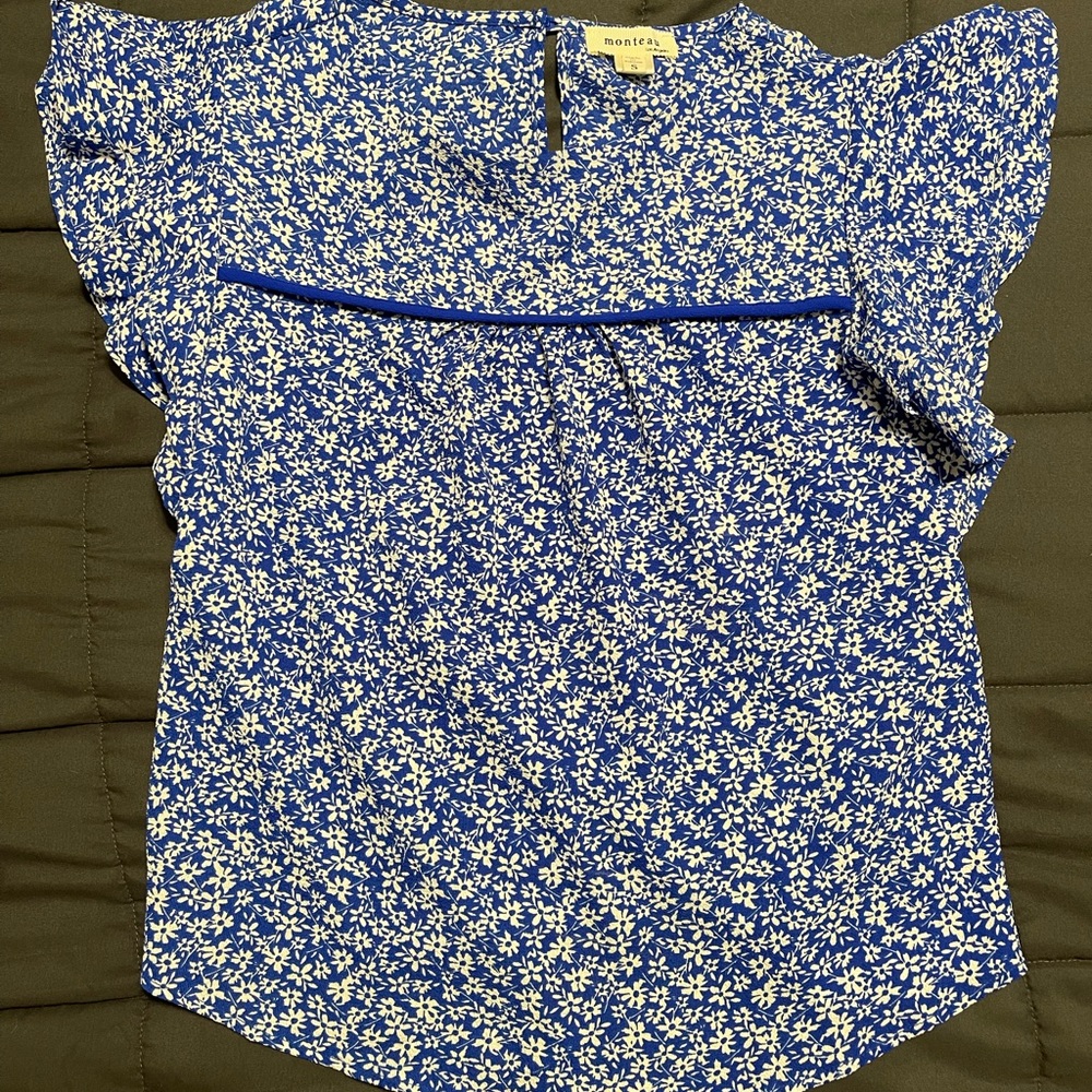 Monteau floral flutter sleeve top